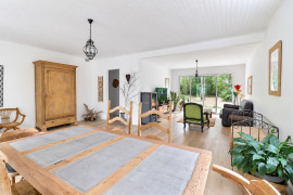 
                                                                                        Vente
                                                                                         Maison familiale avec jardin arboré