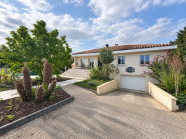 
                                                                                        Vente
                                                                                         Maison familiale avec piscine et garage