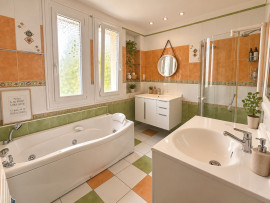 
                                                                                        Vente
                                                                                         Maison familiale avec piscine et garage