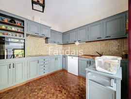 
                                                                                        Vente
                                                                                         Maison familiale  avec véranda et vue dégagée à Cerisy-la-Fo