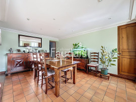 
                                                                                        Vente
                                                                                         Maison familiale  avec véranda et vue dégagée à Cerisy-la-Fo