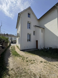 
                                                                                        Location
                                                                                         Maison familiale entièrement rénovée et son jardin