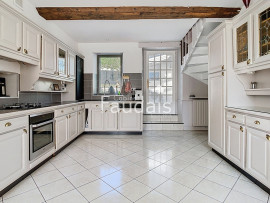 
                                                                                        Vente
                                                                                         Maison familiale proche commerces