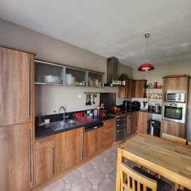 
                                                                                        Vente
                                                                                         🏡 Maison familiale spacieuse de 160m²