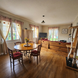 
                                                                                        Vente
                                                                                         🏡 Maison familiale spacieuse de 160m²
