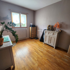 
                                                                                        Vente
                                                                                         🏡 Maison familiale spacieuse de 160m²