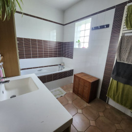 
                                                                                        Vente
                                                                                         🏡 Maison familiale spacieuse de 160m²