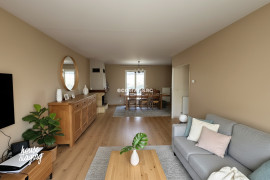 
                                                                                        Vente
                                                                                         MAISON FAMILIALE SUR DEUX NIVEAUX – 250 M² – TERRAIN 2 300 M² – DPE B