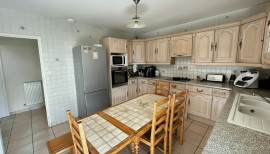 
                                                                                        Vente
                                                                                         MAISON FAMILIALE SUR DEUX NIVEAUX – 250 M² – TERRAIN 2 300 M² – DPE B