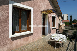 Vente
Maison individuelle à fort potentiel sur terrain piscinable de 552 m² – Vénissieux secteur résidentiel