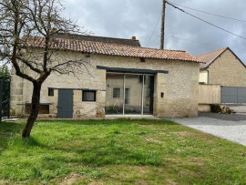 
                                                                                        Location
                                                                                         Maison individuelle située à 15 km du Futuroscope