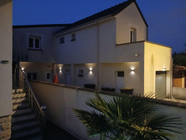 
                                                                                        Location
                                                                                         Maison individuelle Très sympa