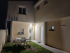 
                                                                                        Location
                                                                                         Maison individuelle Très sympa