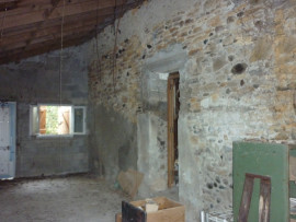 
                                                                                        Vente
                                                                                         Maison-Local de stockage dans une petite commune