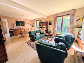 
                                                                                        Vente
                                                                                         Maison lumineuse à Ormesson à fort potentiel