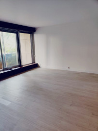 Location
Maison lumineuse et soignée (loyer tout inclus)