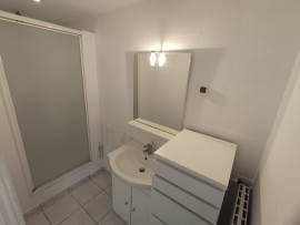 
                                                                                        Location
                                                                                         Maison meublée 3 chambres, cour et cave