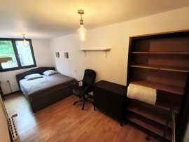 
                                                                                        Location
                                                                                         Maison meublée 3 chambres, cour et cave