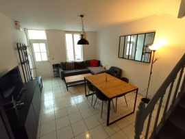 
                                                                                        Location
                                                                                         Maison meublée 3 chambres, cour et cave