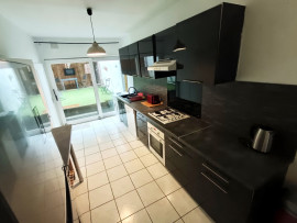 
                                                                                        Location
                                                                                         Maison meublée 3 chambres, cour et cave