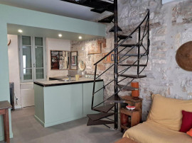 
                                                                                        Location
                                                                                         Maison meublée 50m² intramuros avec cour et balcon