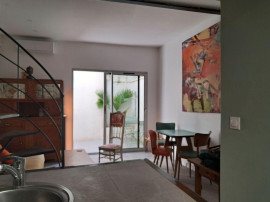 
                                                                                        Location
                                                                                         Maison meublée 50m² intramuros avec cour et balcon