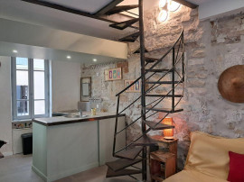 
                                                                                        Location
                                                                                         Maison meublée 50m² intramuros avec cour et balcon