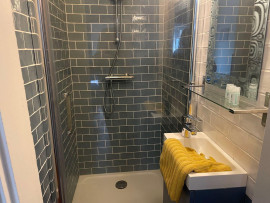 
                                                                                        Location
                                                                                         Maison meublée , trois chambres, hypercentre