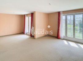 
                                                                                        Vente
                                                                                         Maison mitoyenne à vendre à Saint-Lô avec jardin, sous-sol c