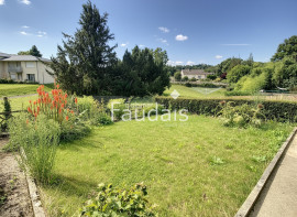 
                                                                                        Vente
                                                                                         Maison mitoyenne à vendre à Saint-Lô avec jardin, sous-sol c