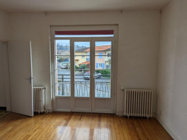 
                                                                                        Location
                                                                                         Maison mitoyenne dans impasse proche de tout