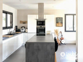 Vente
Maison moderne, très bon état, fonctionelle