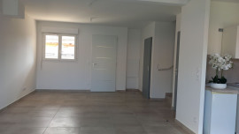 
                                                                                        Location
                                                                                         Maison neuve, quartier calme.