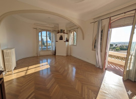 
                                                                                        Vente
                                                                                         Maison OFF MARKET Cagnes sur Mer Art déco Vue Mer