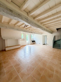 
                                                                                        Vente
                                                                                         Maison pierre avec chai et terrain Langon