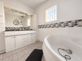 
                                                                                        Vente
                                                                                         Maison plain-pied 130 m² – 4 chambres – piscine – terrain 3 200 m² – assainissement conforme