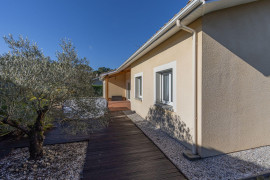 
                                                                                        Vente
                                                                                         Maison  plain-pied  avec  jardin + Spa