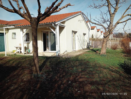 
                                                                                        Location
                                                                                         Maison PMR de plain-pied, appentis, garage, jardin