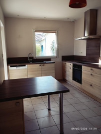 
                                                                                        Location
                                                                                         Maison PMR de plain-pied, appentis, garage, jardin