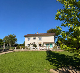 
                                                                                        Vente
                                                                                         MAISON RENOVEE – 145 M² – GARAGE & ANNEXE - 7 PIECES DONT 5 CHAMBRES – 1 555 M² – DPE D – PERREX