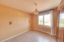 
                                                                                        Vente
                                                                                         Maison rénovée avec jardin – Saint-Genis-Laval – 102 m² habitables