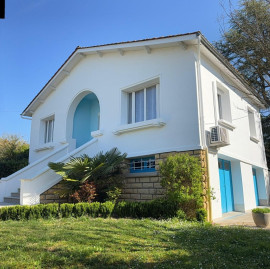
                                                                                        Vente
                                                                                         Maison rénovée Bergerac 3 chambres – Jardin, double garage, aucun travaux