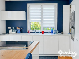 Vente
                                                                                Maison renovée en 2024, proche commerces, port