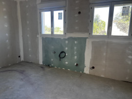 
                                                                                        Vente
                                                                                         maison T2 + cour 40 m² à terminer en campagne