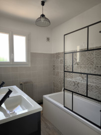 Location
Maison T5 / 92.5 m² / Créon / Nu