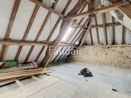 
                                                                                        Vente
                                                                                         Maison trois chambres avec hangar ouvert