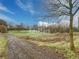
                                                                                        Vente
                                                                                         Maison trois chambres avec hangar ouvert