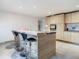 
                                                                                        Vente
                                                                                         Maison trois chambres avec hangar ouvert