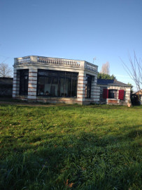 
                                                                                        Location
                                                                                         Maisonnette dans un parc privé d'1ha