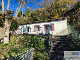 Vente
Maisonnette pierre avec terrasse et jardinet
